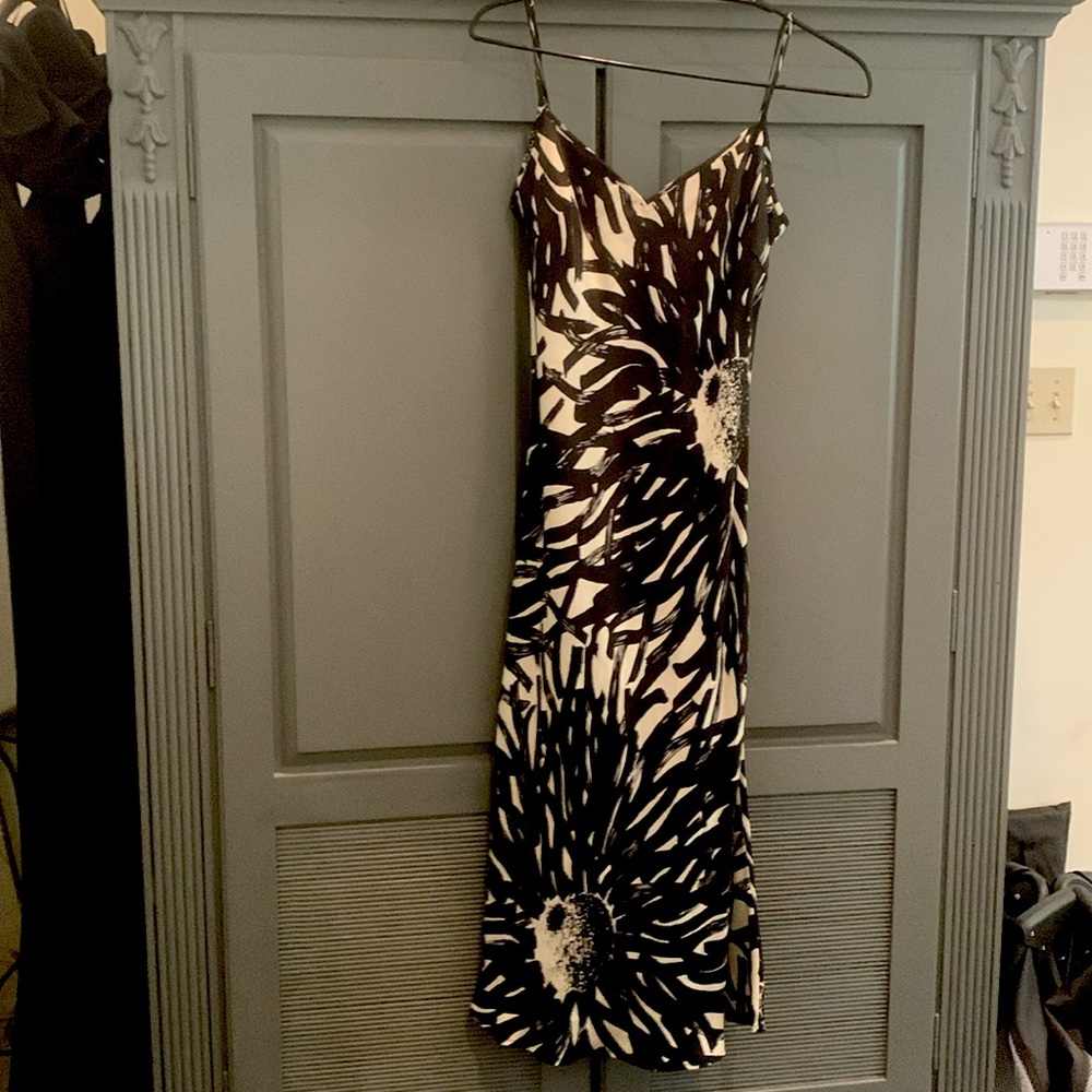 Cute black and tan midi.